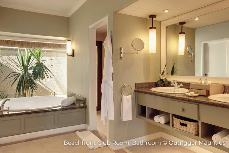 outrigger-mauritius-beach-resort-interior-beachfront-club-bathroom Credited