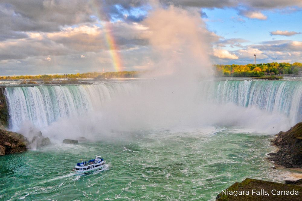 Lizzi's Luxury Edit Niagara Falls Boat Canada 26Jul22