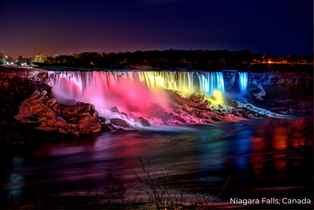 Lizzi's Luxury Edit Niagara Falls Night-time Canada 26Jul22