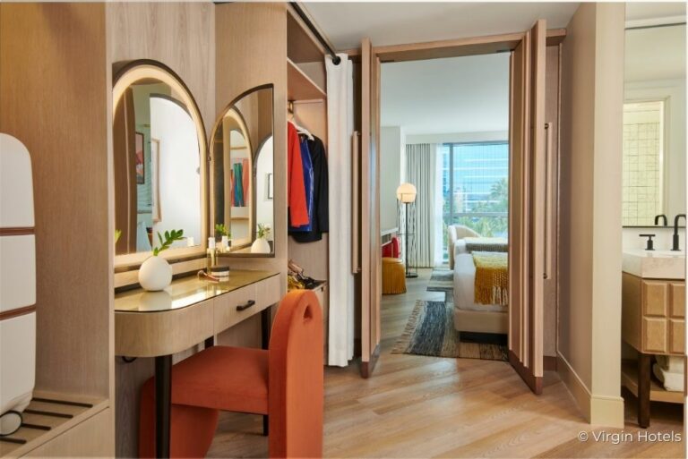 Closet, mirror - Virgin Hotels 21Dec22