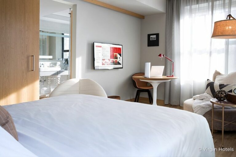 Grand chamber suite LOUNGE - Virgin Hotels 21Dec22