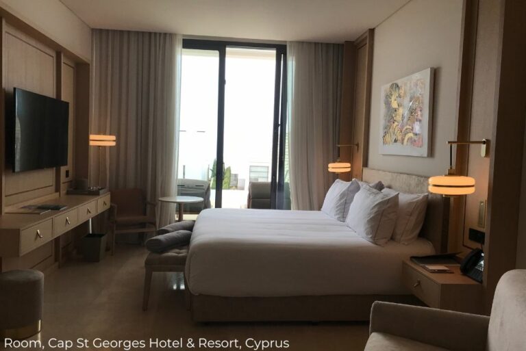 Lizzi Spain blog Cap St Georges Hotel & Resort Cyprus room 16Mar23