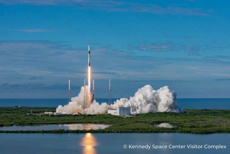 Kennedy Space Centre destination page rocket launch from far away amended 29Sep23