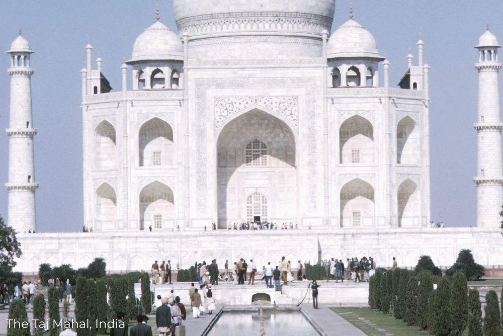 The Taj Mahal, India crowds 12Oct23